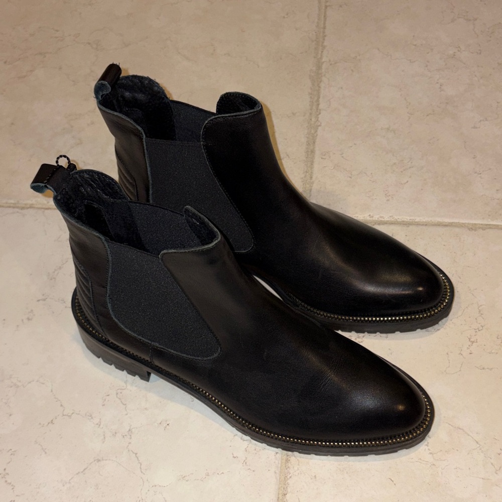 Black Leather Women’s Chelsea Boots